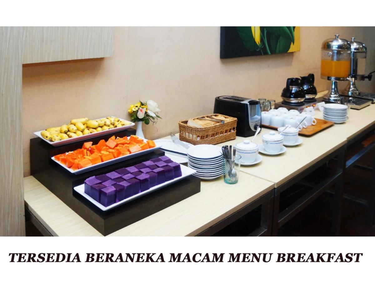 Merpati Hotel Pontianak Extérieur photo