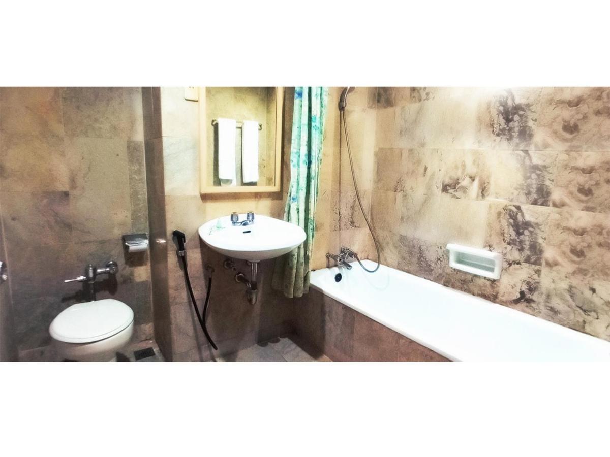 Merpati Hotel Pontianak Extérieur photo