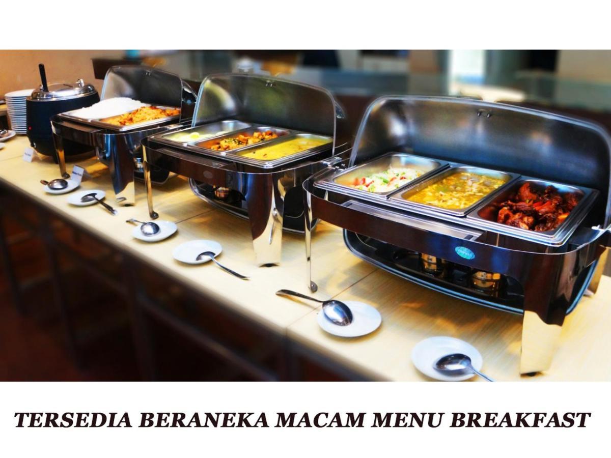 Merpati Hotel Pontianak Extérieur photo