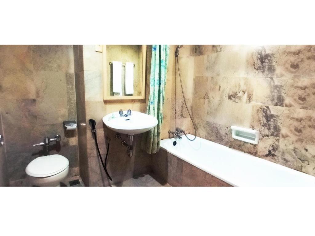 Merpati Hotel Pontianak Extérieur photo