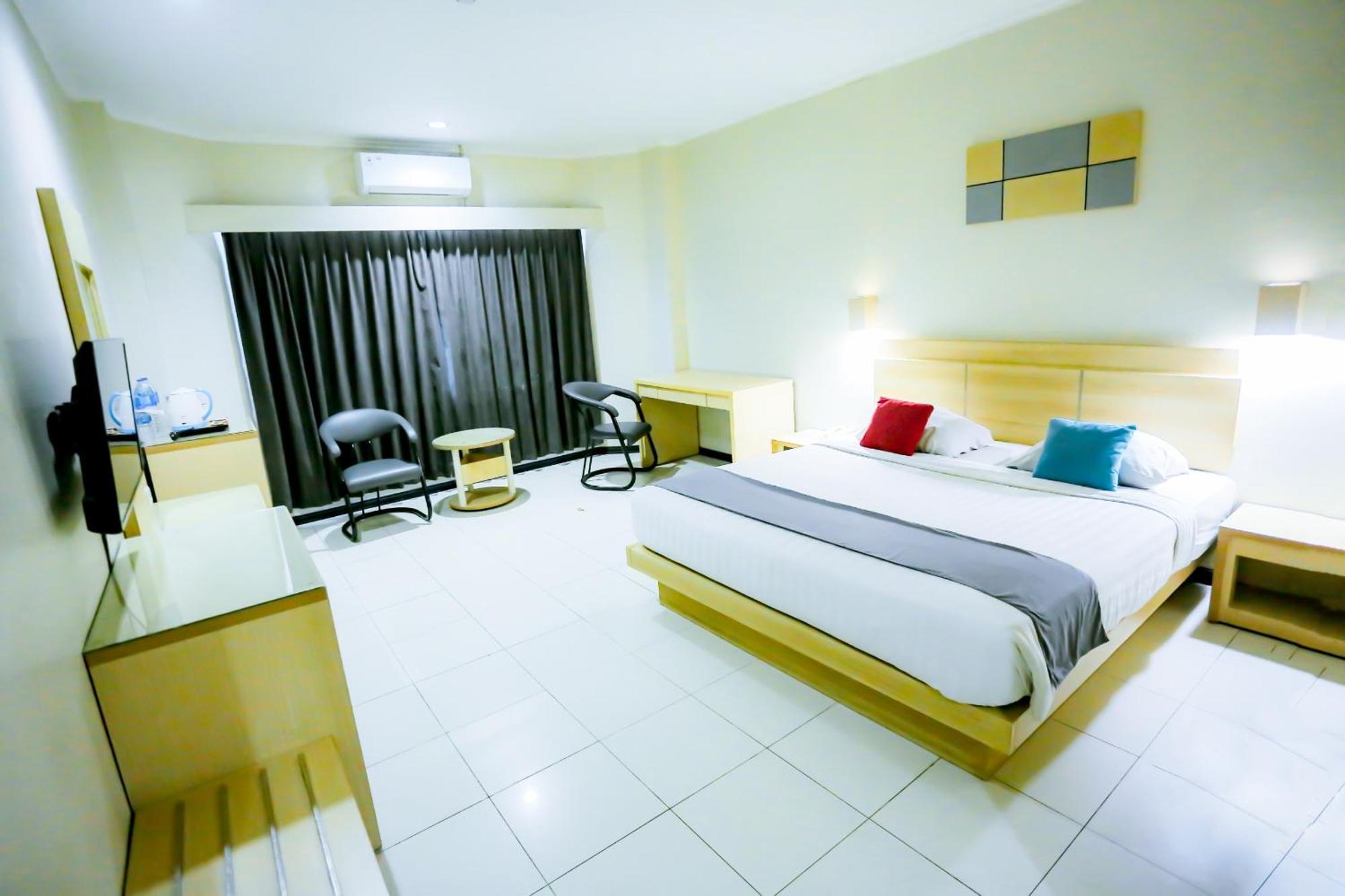 Merpati Hotel Pontianak Extérieur photo