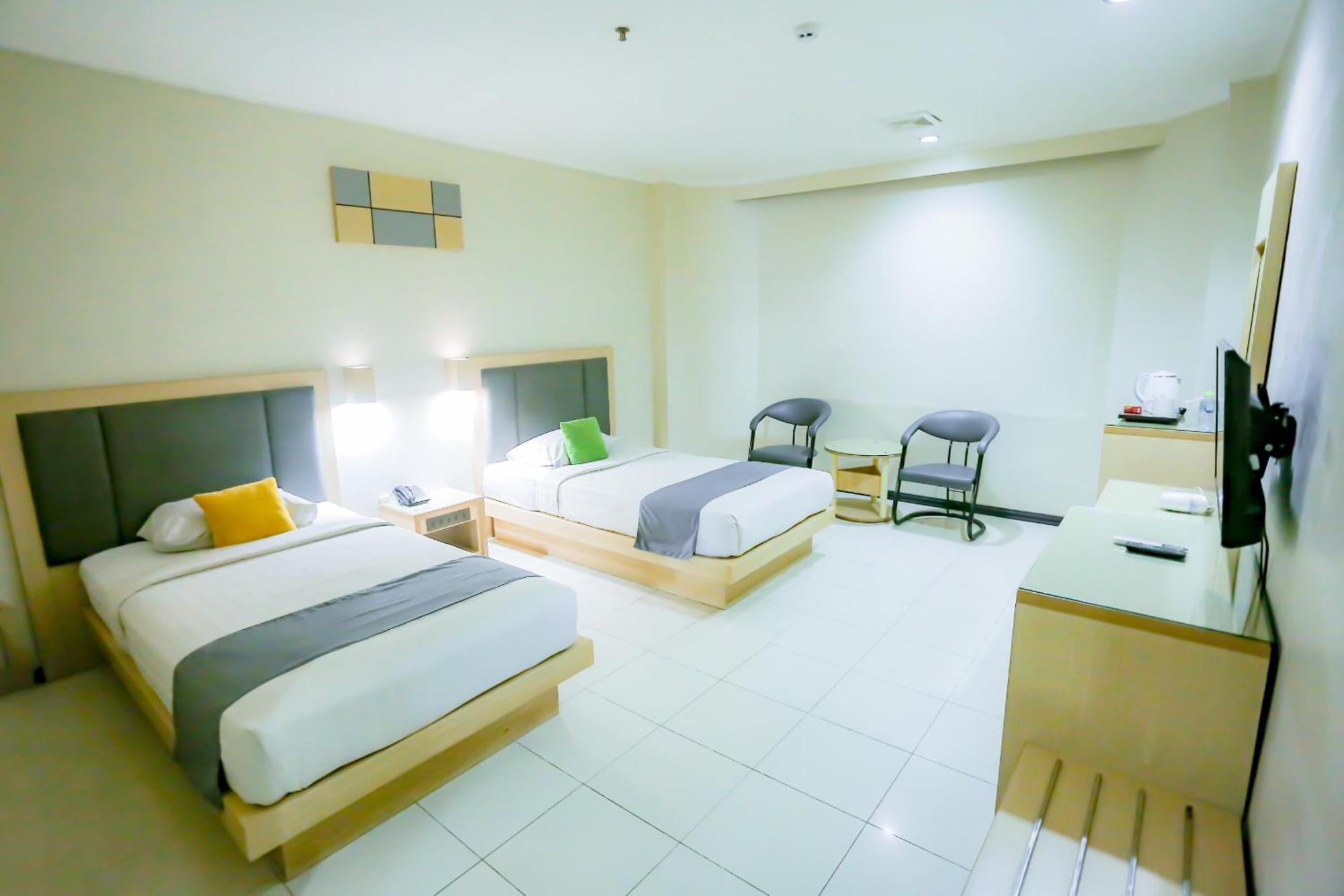 Merpati Hotel Pontianak Extérieur photo