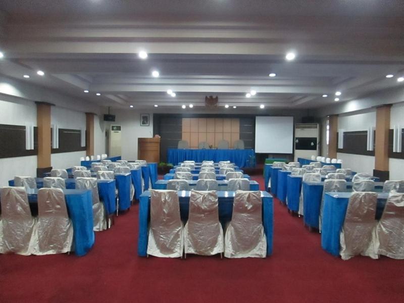 Merpati Hotel Pontianak Extérieur photo