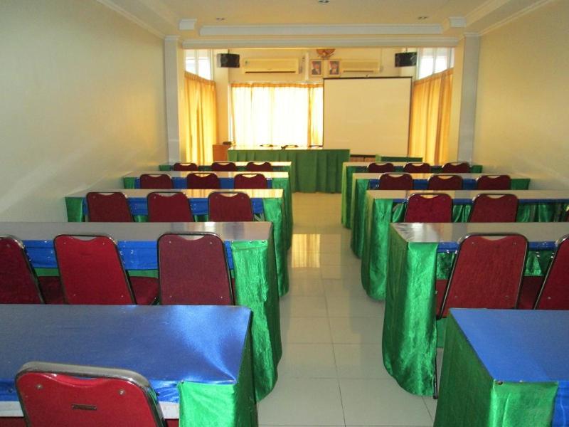 Merpati Hotel Pontianak Extérieur photo