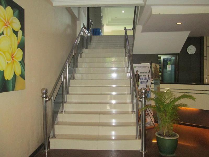 Merpati Hotel Pontianak Extérieur photo