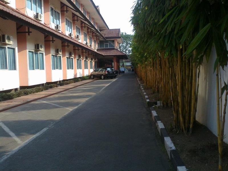Merpati Hotel Pontianak Extérieur photo